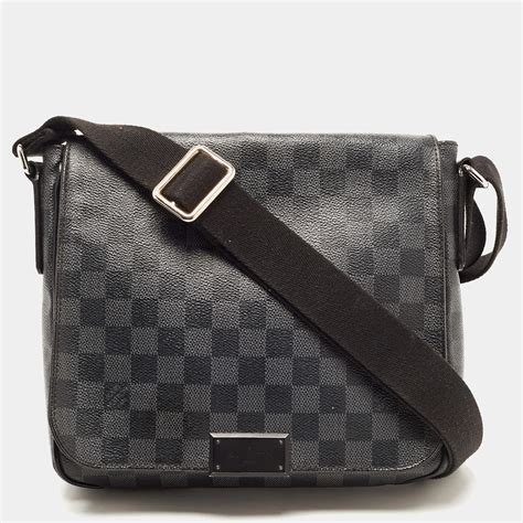 welke louis vuitton tas kopen|Louis Vuitton shoulder bag.